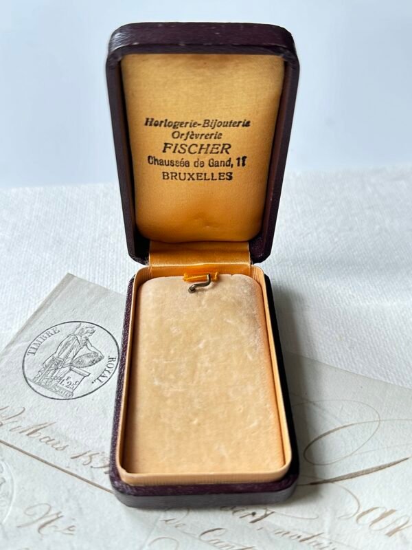 1900s pendant jewelry box with a lithographic image - Image 2